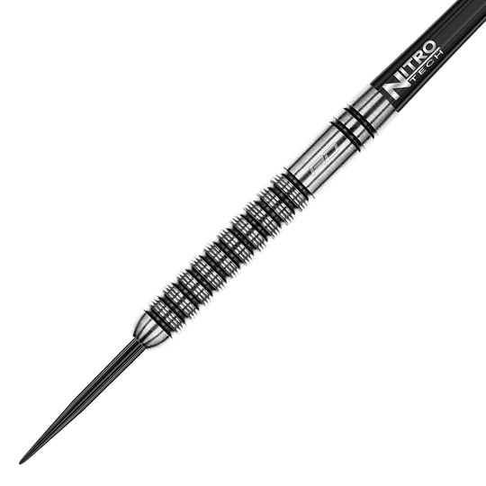 RD2554_Red_Dragon_Gian_Van_Veen_Steeldarts_2 Das Bild zeigt einen Red Dragon Gian Van Veen Steeldart mit einem Gewicht von 21g. Der Dart ist silberfarben mit schwarzem Griffmuster und besitzt einen „Nitro Tech“-Schaft.