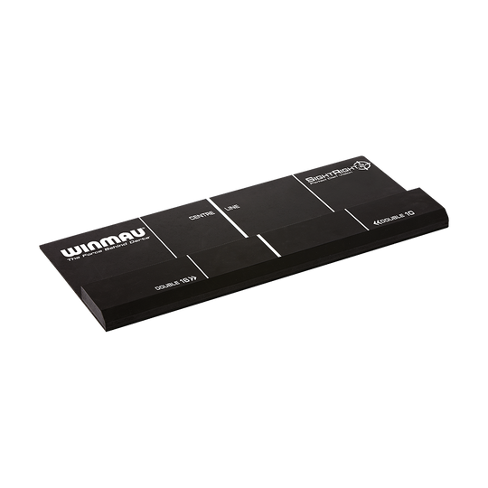 8207_Winmau_SightRight2_18p4CynTTSGhhT Das Bild zeigt das Produkt "Winmau SightRight 2", ein Ausrichtungswerkzeug für Dartspieler. Es ist schwarz mit weißen Linien und Beschriftungen zur optimalen Positionierung am Oche.