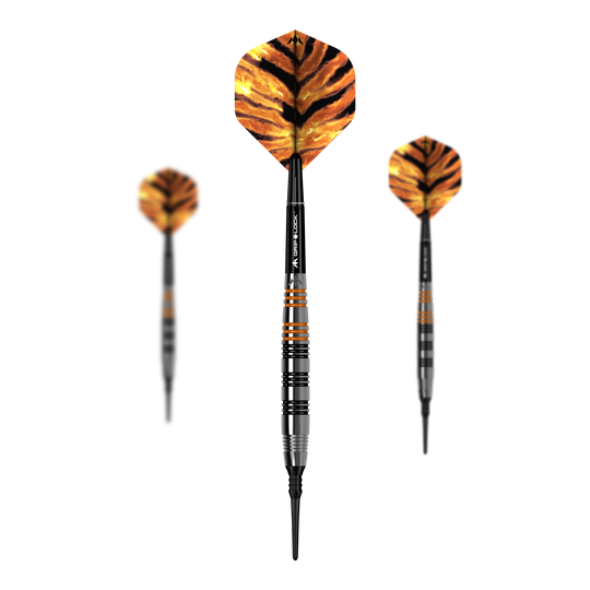 Dardos blandos de latón Mission Javan - 18 g Das Bild zeigt drei Softdarts des Modells "Mission Javan Brass Softdarts - 18g". Die Flights haben ein auffälliges Tigerstreifen-Design in Orange und Schwarz.