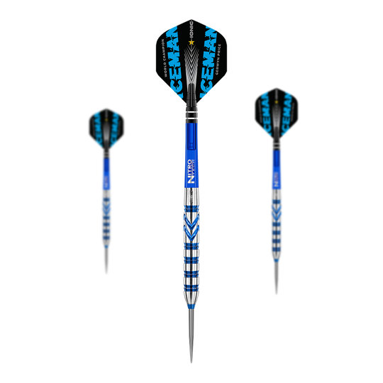 Dardos Red Dragon Gerwyn Price Blue 90% acero Das Bild zeigt drei Steeldarts des Modells "Red Dragon Gerwyn Price Blue 90%". Die Darts sind überwiegend blau und silber mit auffälligen blauen Flights.