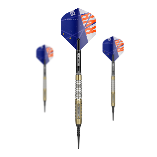 Das Bild zeigt drei Softdarts des Modells "Target Raymond Van Barneveld Chrono 95". Die Darts haben blaue Flights mit orange-weißer Beschriftung und einen silber-goldenen Schaft.