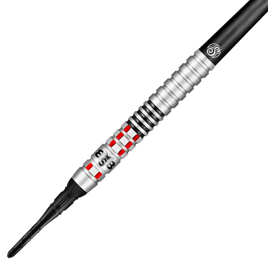 Shot de Michael Smith Achieve Soft Darts Das Bild zeigt einen Shot Michael Smith Achieve Softdart. Der Dartpfeil ist silberfarben mit roten und schwarzen Akzenten und hat eine strukturierte Griffzone.