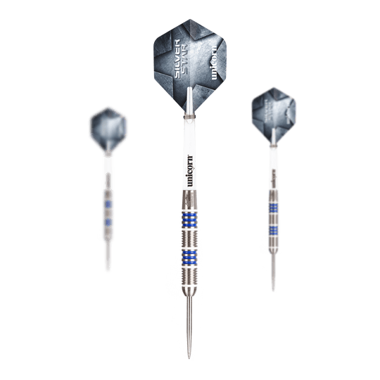 Abgebildet ist ein Set Unicorn Silver Star Var.4 Gary Anderson Steeldarts. Das Set besteht aus mehreren silbernen Darts mit Flights.