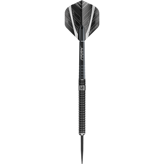 1083-24-Winmau-Blackout-Variante-1-Tungsten-Steeldarts-1mkkQhcL3tfKVy Der Bild zeigt einen schwarzen Steeldartpfeil mit silbernen Akzenten. Der Dart hat eine strukturierte Griffzone und einen modernen Flight.