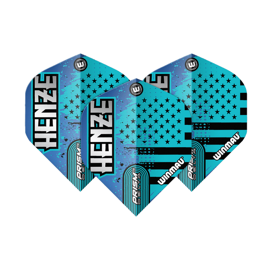 Vuelos estándar Winmau Prism Delta Rick Henze Das Bild zeigt drei Winmau Prism Delta Rick Henze Standard Flights für Darts. Die Flights sind in Blau- und Schwarztönen gestaltet und mit dem Namen "Henze" sowie Sternenmotiven bedruckt.