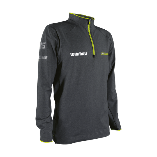8409_Winmau_Michael_Van_Gerwen_Alpine_Top_Longsleeve_1_NEU Das Bild zeigt ein langärmliges, dunkelgraues Oberteil mit gelben Akzenten und einem Reißverschluss am Kragen. Auf der Vorderseite steht „Winmau“ und auf dem Ärmel sind zusätzliche Schriftzüge zu sehen.