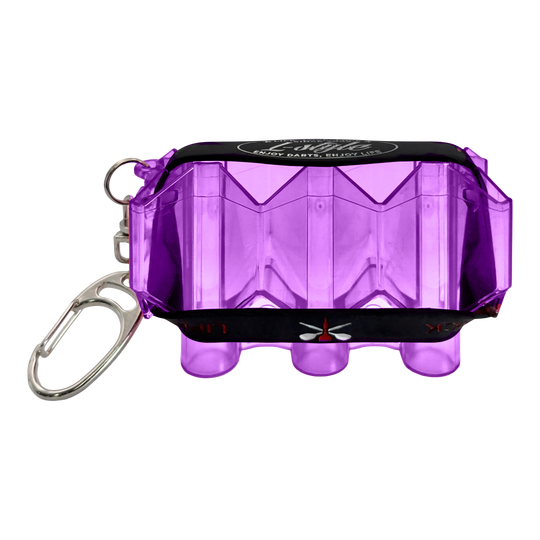 Estuche de vuelo Krystal SP estilo L Das Bild zeigt ein Krystal Flight Case in Lila. Das Etui ist speziell für den Transport von Dart-Flights geeignet.