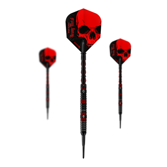 Dardos blandos de metal pesado Ryan Searle de Harrow Die Abbildung zeigt die Harrows Ryan Searle Heavy Metal Softdarts. Die Darts sind schwarz-rot gestaltet und haben ein auffälliges Totenkopf-Motiv auf den Flights.