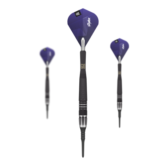 Dardos blandos Target Phil Taylor Power 9Five GEN10 Auf dem Bild sind drei Target Phil Taylor Power 9Five GEN10 Softdarts zu sehen. Die Darts haben schwarze Griffe und blaue Flights mit dem Aufdruck "Power".