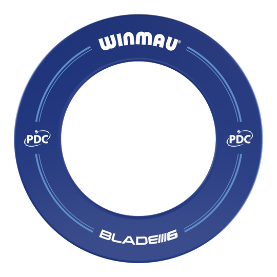 Das Bild zeigt einen blauen Dartboard-Surround der Marke Winmau mit PDC-Logo. Auf dem Ring stehen die Worte "WINMAU" und "BLADE 6".