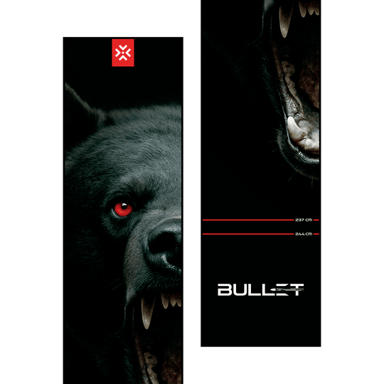 Tapete para dardos Bullet Shred Die Bullet Shred Dartmatte ist auf dem Bild abgebildet. Diese Dartmatte schützt den Boden und markiert den Wurfbereich beim Dartspielen.