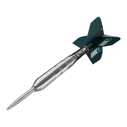 Diana Kevin Doets GEN1 Dardos de acero con punta suiza - 23 g Das Bild zeigt einen Target Kevin Doets GEN1 Swiss Point Steeldart mit 23g Gewicht. Der Dartpfeil hat einen silbernen, geriffelten Barrel und moderne Flights in Blau und Schwarz.