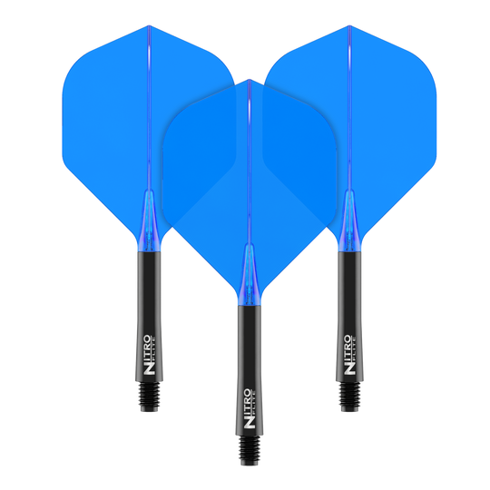 Das Bild zeigt drei blaue Dart Flights mit schwarzen Schäften. Auf den Schäften steht der Schriftzug "Nitro Flite".