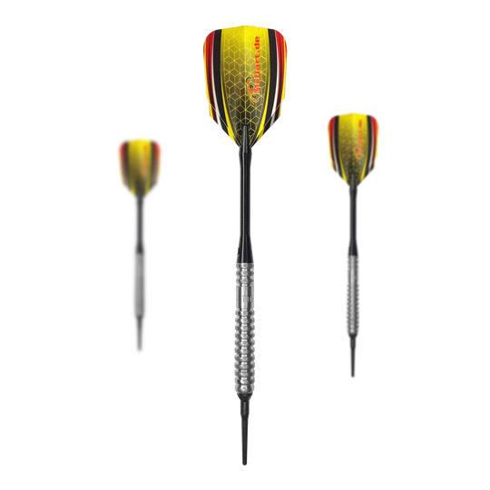 Dardos blandos McDart 85 Tungsten V20 - 17 g Das Bild zeigt drei Softdarts des Modells "McDart 85er Tungsten V20" mit einem Gewicht von 17g. Die Flights sind in Gelb, Rot und Schwarz gestaltet und haben ein Wabenmuster.