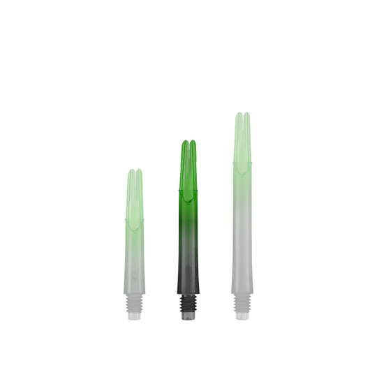 Varilla L-L-Style-Shaft Locked Straight Natural9 de dos tonos - Verde Auf dem Bild sind drei grün-schwarze Dartschäfte in unterschiedlichen Längen zu sehen. Sie stehen aufrecht nebeneinander auf weißem Hintergrund.