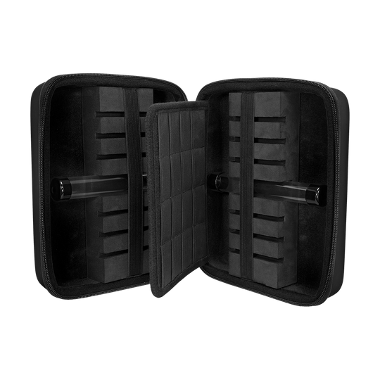 Cartera Mission Luxor Dart Das Bild präsentiert ein elegantes Dart-Wallet in Schwarz aus der Mission Luxor Serie. Es wird von der Seite gezeigt.