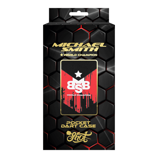 Estuche de dardos de bolsillo Shot Michael Smith World Champion - Victory Die Abbildung zeigt die Verpackung des Produkts "Shot Michael Smith World Champion Pocket Dartcase - Victory". Das Design ist schwarz mit goldener Schrift und hebt das Dartcase sowie den Titel "World Champion" hervor.