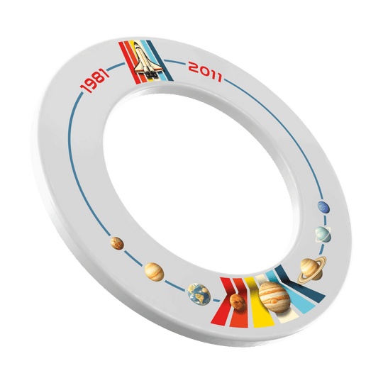 Marco de dardos del transbordador espacial McDart Zu sehen ist der McDart Weltraum Shuttle Dartboard Surround. Er sorgt für zusätzlichen Schutz rund um die Dartscheibe.