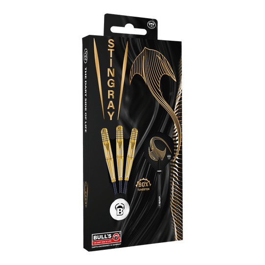 Dardos de acero Bulls Stingray ST4 Die Abbildung zeigt die Verpackung der "Bulls Stingray ST4 Steeldarts". Auf der schwarzen Verpackung sind drei goldfarbene Darts sowie ein stilisierter Stachelrochen und Schriftzüge in Gold zu sehen.