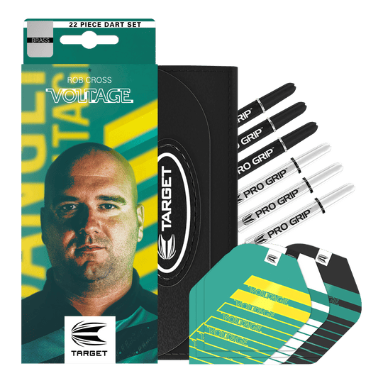 Dardos blandos de latón Target Rob Cross - 18 g Das Bild zeigt das Produkt „Target Rob Cross Brass Softdarts - 18g“ in einer auffälligen Verpackung mit dem Bild eines Mannes und dem Schriftzug „VOLTAGE“. Neben der Verpackung sind verschiedene Dartteile wie Shafts, Flights und ein Etui zu sehen.