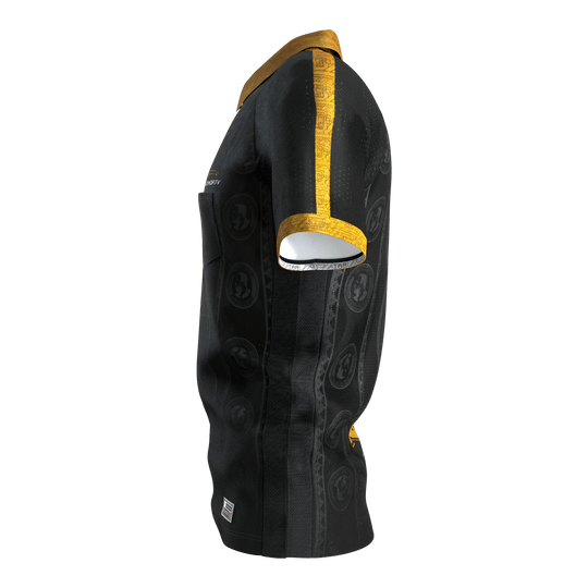 Camiseta de dardos de Adrian Lewis de Target 2026 Abgebildet ist das Target Adrian Lewis Dartshirt 2026. Dieses Produkt richtet sich an Liebhaber professioneller Dartbekleidung.