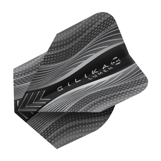 HF5127_Harrows_Silika_Lumen_Black_No6_Flights_2 Das Bild zeigt das Produkt "Harrows Silika Lumen Black No6 Flights". Das Flight ist schwarz mit silbernen und grauen Mustern sowie dem Schriftzug „Silika Lumen“ in der Mitte.