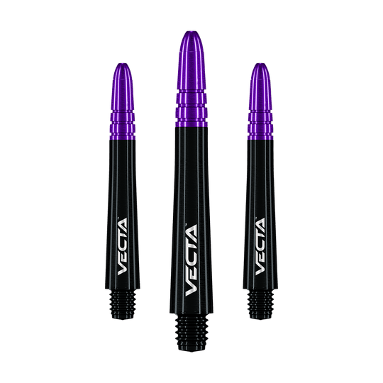Winmau Vecta Shafts - Schwarz Lila Das Bild zeigt drei Dartschäfte in Schwarz und Lila mit der Aufschrift "VECTA". Sie sind nebeneinander angeordnet und haben ein modernes, glänzendes Design.
