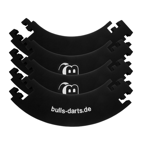 DBS3S_Bulls_Quarterback_Surround_Schwarz_3 Das Bild zeigt vier schwarze Viertelkreise aus Schaumstoff mit dem Aufdruck "bulls-darts.de". Diese Teile bilden zusammen den "Quarterback Surround" als Schutz für die Dartscheibe.