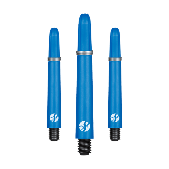 Flechas de carbono Shot Koi - Azul Das Bild zeigt drei blaue Dartschäfte in verschiedenen Längen. Jeder Schaft hat ein schwarzes Gewinde und einen weißen Aufdruck.
