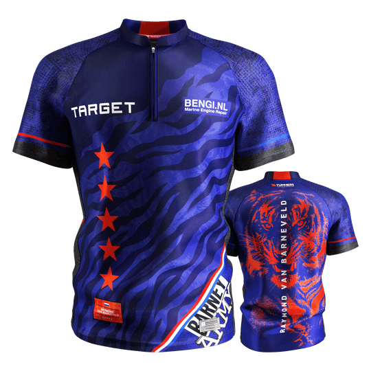 Camiseta dardos Target Coolplay Raymond Van Barneveld 2025 Das Bild zeigt das Target Coolplay Raymond Van Barneveld 2025 Dartshirt in Blau mit roten Akzenten und einem auffälligen Tiger-Design auf der Rückseite. Auf der Vorderseite sind fünf rote Sterne und Sponsorenlogos zu sehen.