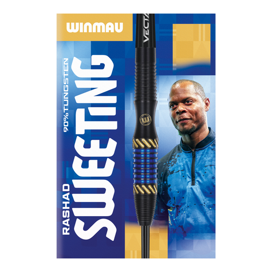 Dardos de acero Winmau Rashad Sweeting - 24 g Das Bild zeigt die Verpackung der "Winmau Rashad Sweeting Steeldarts - 24g". In der Mitte ist ein Dartpfeil abgebildet, daneben ist eine Person in einem blauen Outfit zu sehen.