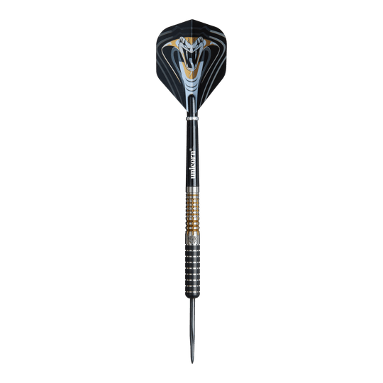Dardos de acero Unicorn Maestro Jeffrey De Zwaan Fase 3 Das Bild zeigt einen Unicorn Maestro Jeffrey De Zwaan Phase 3 Steeldart. Der Dart ist schwarz mit silbernen und goldenen Akzenten und zeigt ein auffälliges Schlangendesign auf dem Flight.