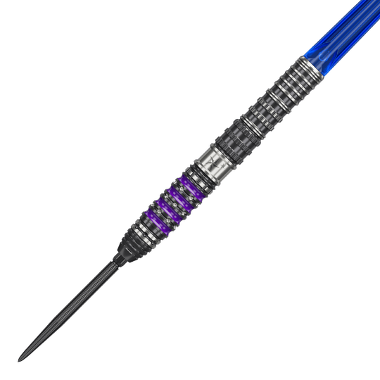 Dardos de acero Target Japan Prime Series Sirius GEN4 Swiss Point Das Bild zeigt einen Target Japan Prime Series Sirius GEN4 Swiss Point Steeldart. Der Dart hat einen silbernen und schwarzen Schaft mit lila Akzenten und einer blauen Flight.