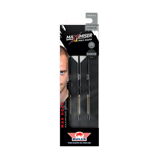 BU24921_BullsNL_Max_Hopp_Maximiser_Shell_Coated_Brass_Steeldarts_3A1oBbD40Z0X6B Die Abbildung zeigt eine Verpackung der "BullsNL Max Hopp Maximiser Shell Coated Brass Steeldarts - 21g". In der Schachtel sind drei schwarze Steeldarts mit messingfarbenen Griffstücken zu sehen.