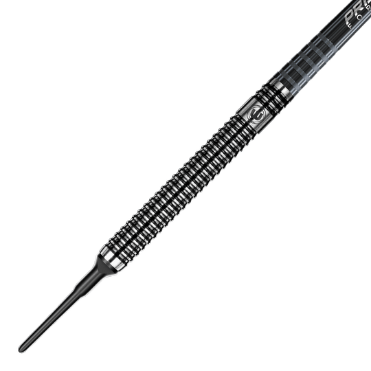 2061-20-Winmau-Blackout-Tungsten-Softdarts-2 Das Bild zeigt einen Winmau Blackout Tungsten Softdart. Der Dart ist aus schwarzem Metall gefertigt und hat eine geriffelte Oberfläche für besseren Halt.