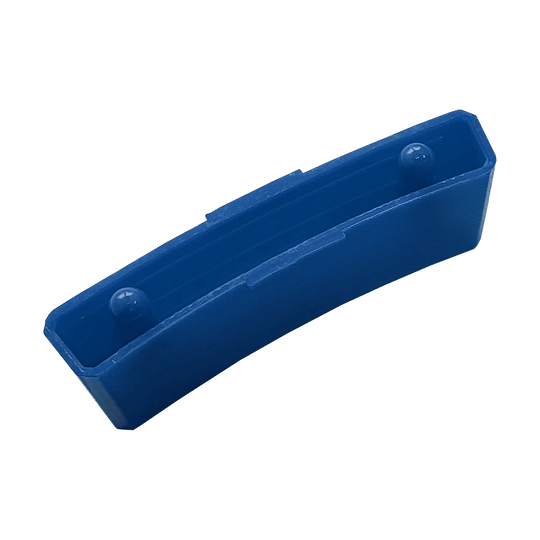 Das Bild zeigt ein blaues Ersatzfeld für das Granboard 132. Es ist rechteckig geformt und hat zwei kleine Erhebungen auf der Innenseite.