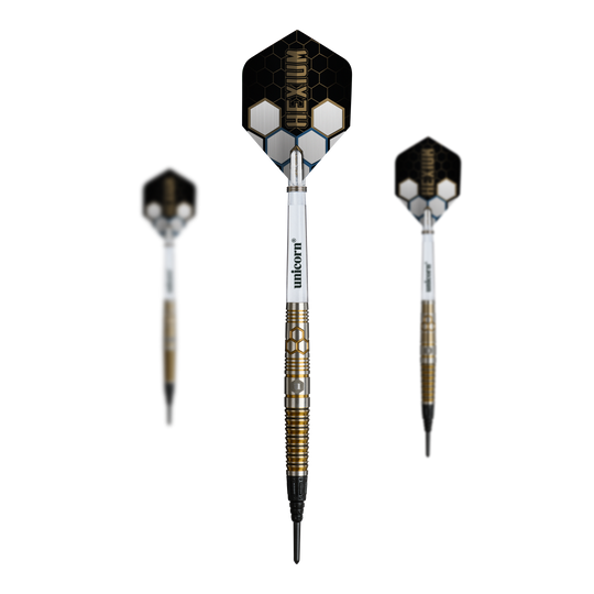 Dardos blandos Unicorn Hexium Style 03 dorados y negros - 23 g Hier ist ein Set der Unicorn Hexium Style 03 Gold & Black Softdarts zu sehen. Das Set wiegt 23g und besticht durch die Gold-Schwarz-Optik.