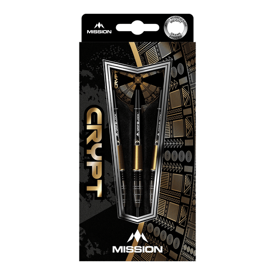 Dardos de acero Mission Crypt Modelo 1 - 22 g Die Abbildung zeigt die Verpackung der "Mission Crypt Model 1 Steeldarts - 22g". Drei schwarze und goldene Steeldarts sind in einer stilvollen Box mit geometrischen Mustern angeordnet.