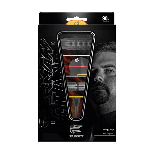 190227_Target_Gabriel_Clemens_Black_Edition_Steeldarts_3 Auf dem Bild ist eine Verpackung für Steeldarts der Marke Target zu sehen. Die Packung zeigt einen Dartpfeil und das Gesicht eines Mannes im Hintergrund.