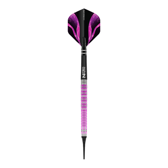 Auf dem Bild ist der Red Dragon Tyrian Softdart mit einem Gewicht von 22g zu sehen. Der Dart hat ein auffälliges Design mit lila und pinken Akzenten.