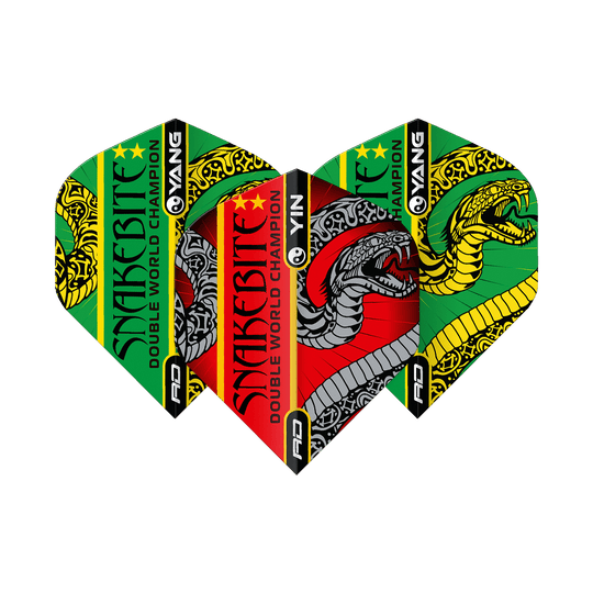 Vuelos estándar Red Dragon Peter Wright Snakebite Red Green Yin Yang Das Bild zeigt drei Dartflights mit bunten Farben und auffälligem Schlangen-Design. Auf den Flights steht "Snakebite Double World Champion" und sie sind in Rot, Grün, Gelb und Schwarz gestaltet.