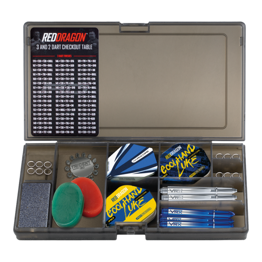 Paquete de accesorios Optima de Luke Humphries del Red Dragon Das Bild zeigt das Red Dragon Luke Humphries Optima Zubehör Pack für Darts. In der Box befinden sich Flights, Shafts, Ringe, Schleifsteine, ein Checkout-Tabelle und weiteres Dartzubehör.