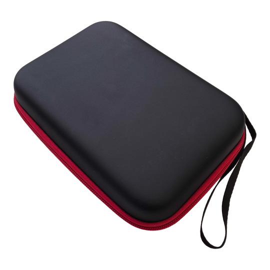 Estuche para dardos McDart System-4 Auf dem Bild ist ein Dartcase in Schwarz abgebildet. Das Etui dient zum sicheren Transport von Dart-Pfeilen.