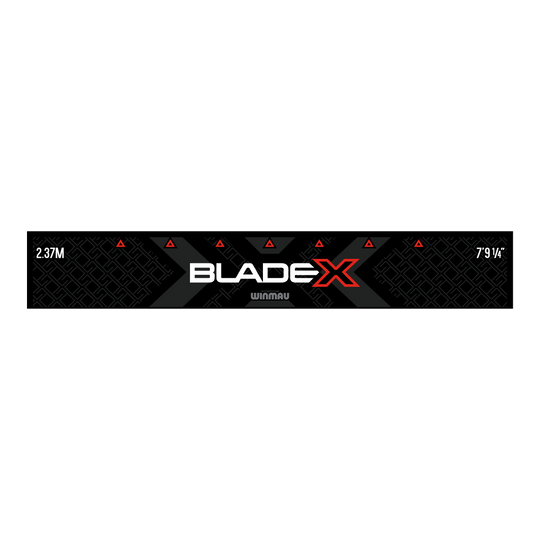 Das Bild zeigt die Winmau Blade X Abwurflinie. Diese Abwurflinie dient zur Markierung der Wurflinie beim Dartspiel.