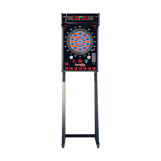Auf dem Bild ist der Karella E-MASTER Dartautomat ohne Münzeinwurf zu sehen. Das Gerät steht auf zwei Beinen und hat eine elektronische Dartscheibe mit verschiedenen Bedientasten.