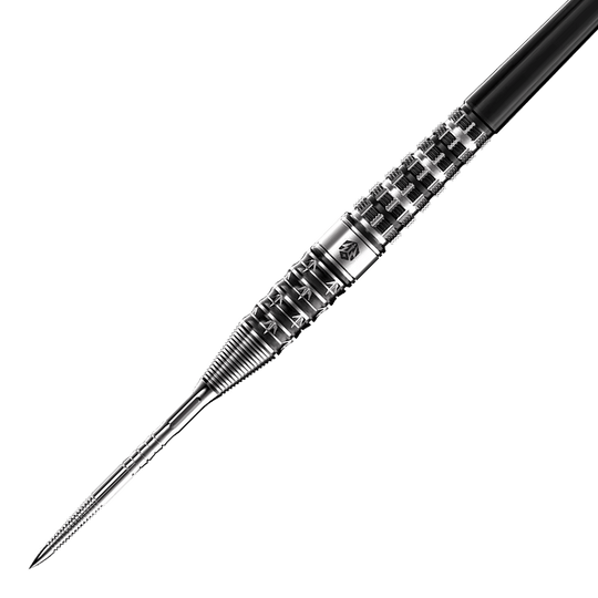 Dardos de acero Caliburn Player The Pandaman Advanced - 23 g Das Bild zeigt den Caliburn Player The Pandaman Advanced Steeldarts mit einem Gewicht von 23g. Der Dartpfeil hat ein silbernes, strukturiertes Metall-Design und eine scharfe Spitze.