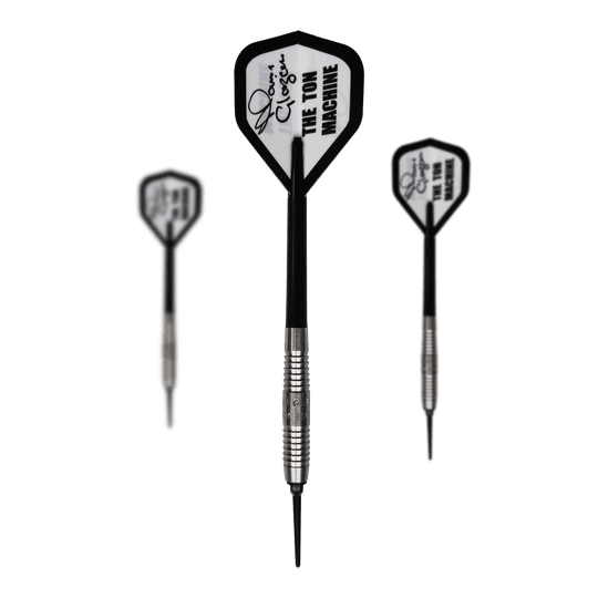 Dardos blandos McKicks Alam Glazier Shark Machine Das Bild zeigt drei Softdarts des Produkts "McKicks Alam Glazier Shark Machine". Die Darts haben silberne Griffe und weiße Flights mit der Aufschrift "THE TON MACHINE".