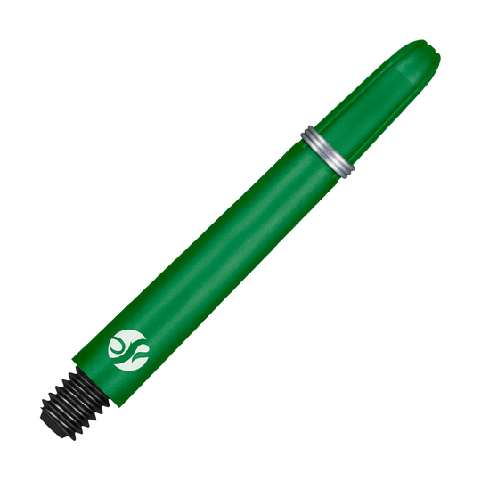 Flechas de carbono Shot Koi - Verde Zwei Dart-Schäfte mit strukturiertem Kopf werden nebeneinander gezeigt. Die Aufnahme betont die Länge der Schäfte.