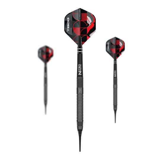 Dardos blandos Red Dragon T-800 - 20 g Das Bild zeigt drei Softdarts des Modells „Red Dragon T-800“ mit einem Gewicht von 20g. Die Flights sind schwarz-rot gemustert und auf dem Schaft steht „Nitro“.
