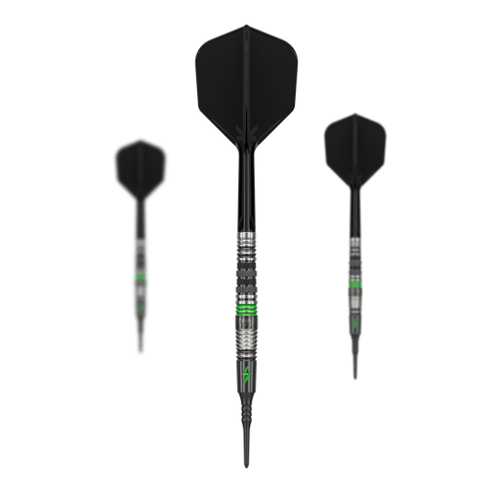 Dardos blandos Target Japan Black Marque Lightning 3 - 19 g Das Bild zeigt drei Softdarts des Modells "Target Japan Black Marque Lightning 3" mit einem Gewicht von 19g. Die Darts sind schwarz-silbern mit grünen Akzenten gestaltet.